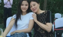 岳红女儿最新爆料,揭秘母亲鲜为人知的往事